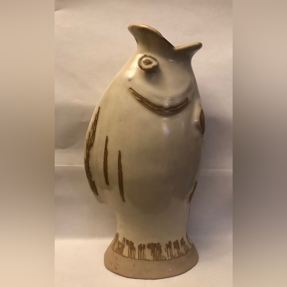 Vintage cream pottery drip glaze fish vase - Picture 5 of 6
